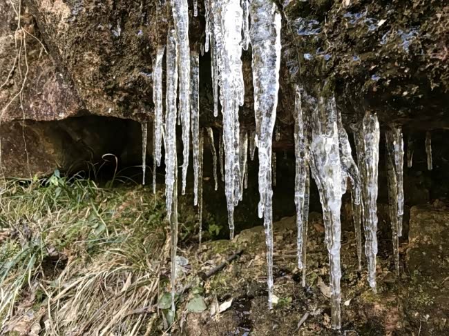 看着这个冰锥子,可想而知温度有多低.
