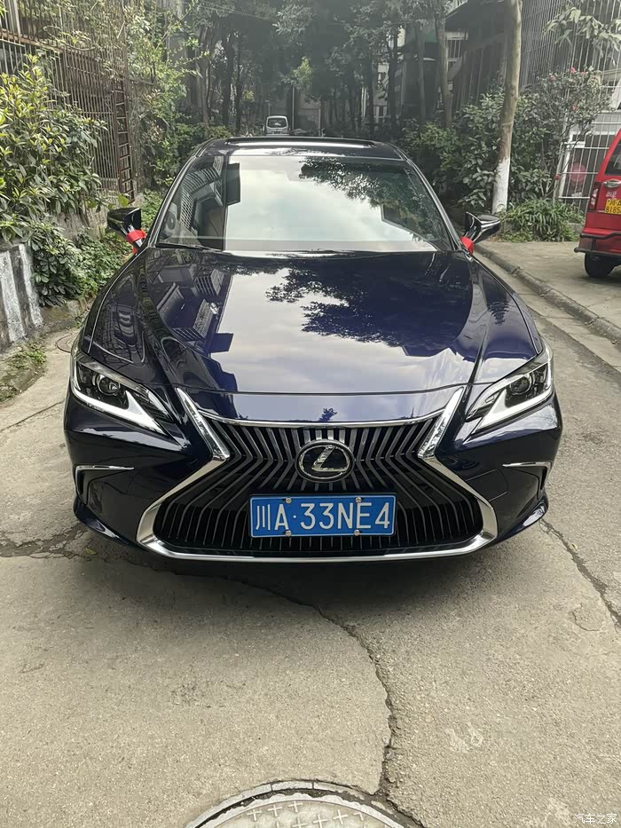 有没有买了蓝色雷克萨斯e200-怎么样?谢谢!