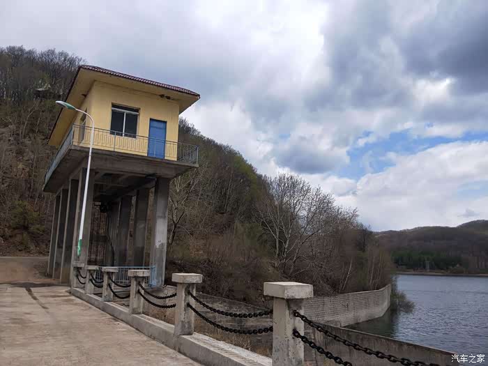 驾驶爱车畅游蛟河市庆丰水库