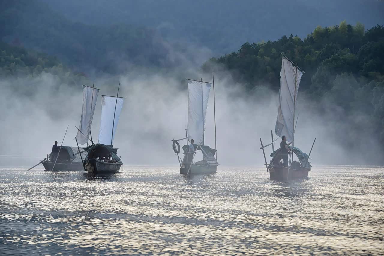瓯江帆影有波光云影舟船水鸟景色层叠让人着迷