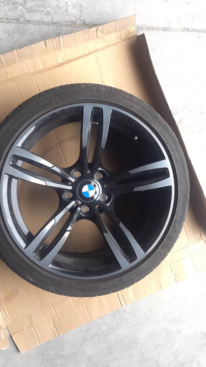 出宝马m4原厂拆车19寸437m轮毂