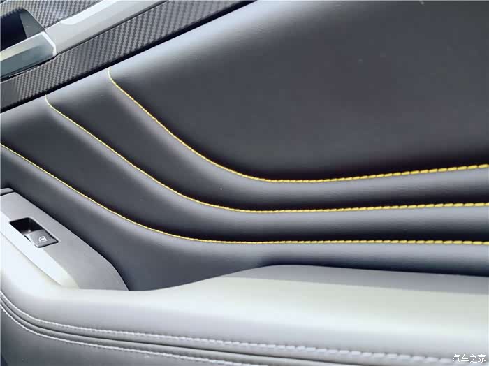 门板缝线设计看着就很精致