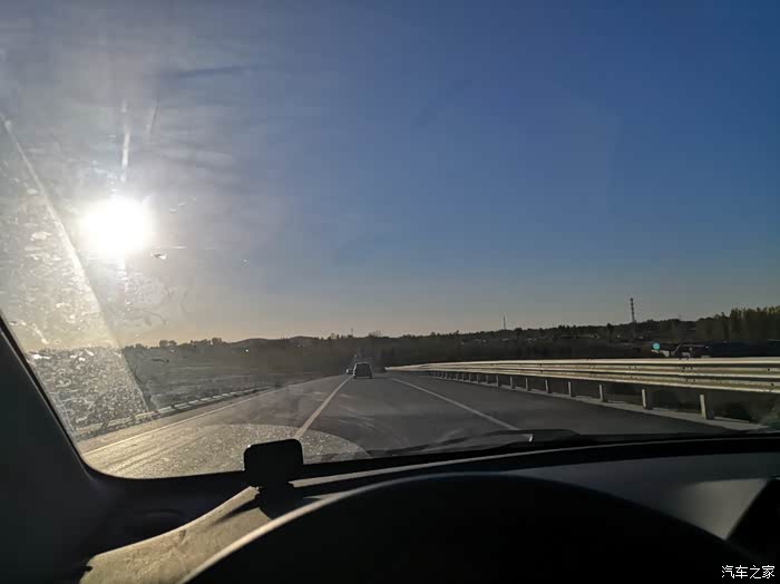 小5陪我回家欣赏路途风景