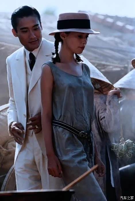 外婆家服务员为什么都带梁家辉电影里女主的帽子啊