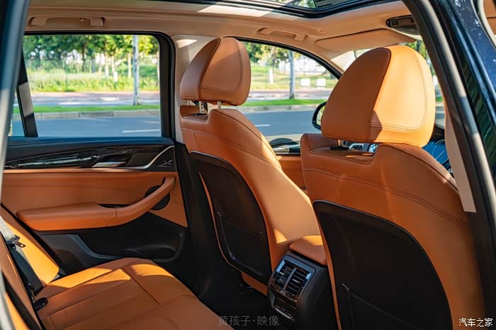 【图】碳黑 干邑色 30i 新车摄影作业_宝马x3论坛_汽车之家论坛