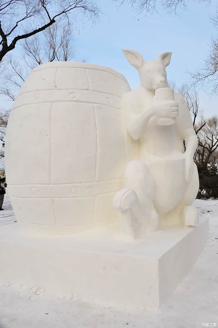 大白陪我松花江畔看雪雕