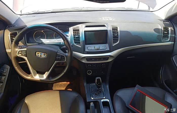 车头看起来比较大气车身很耐看车屁股造型也很好看的