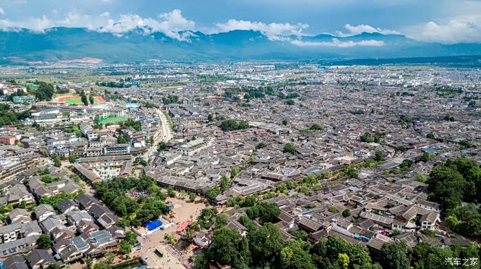 最后来三张丽江古城全景图!