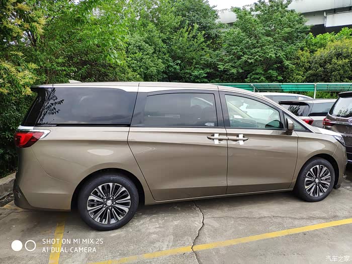 【图】两种金色到底哪个更好看_别克gl8论坛_汽车之家论坛