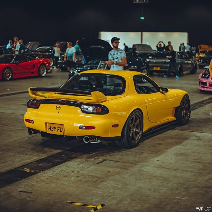 高桥凉介的座驾rx7fd