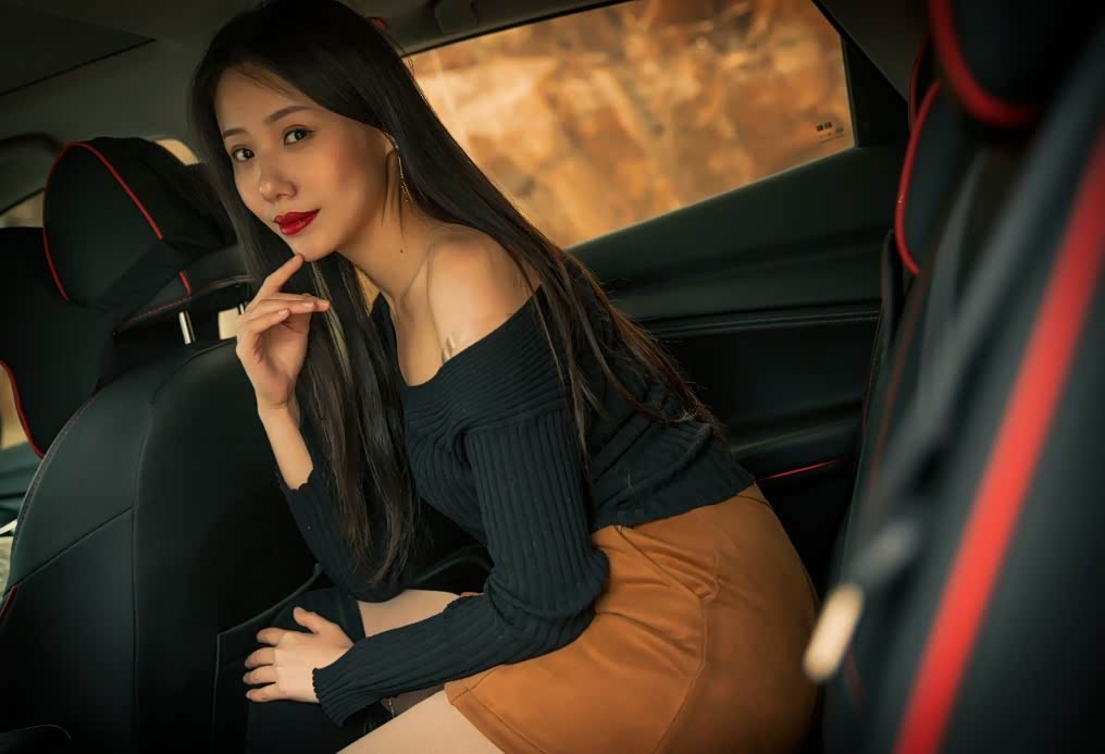 【媳妇当车模】拍妻党路过之性感媳妇