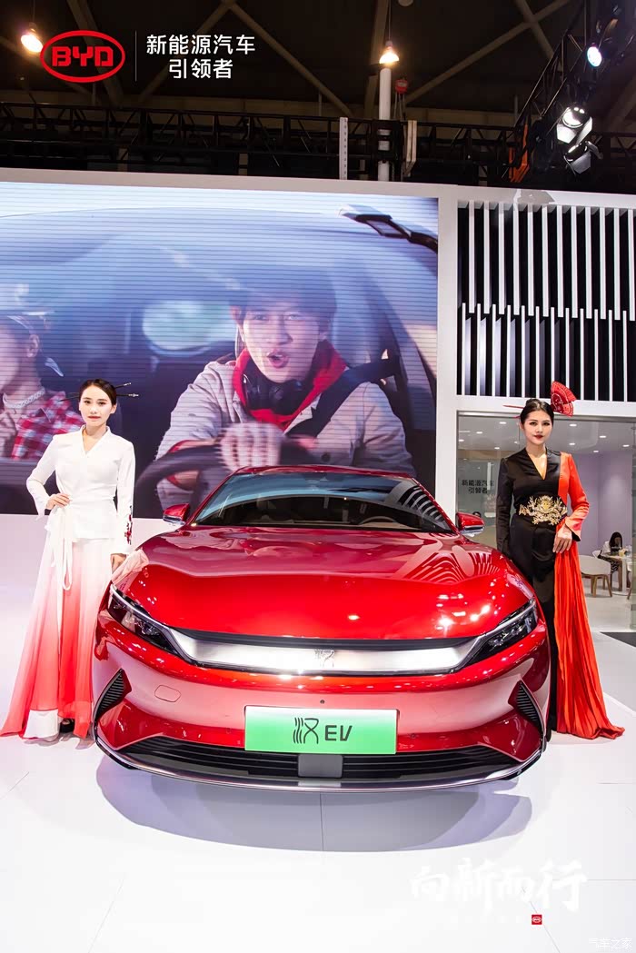 比亚迪汉车好看车模也好看