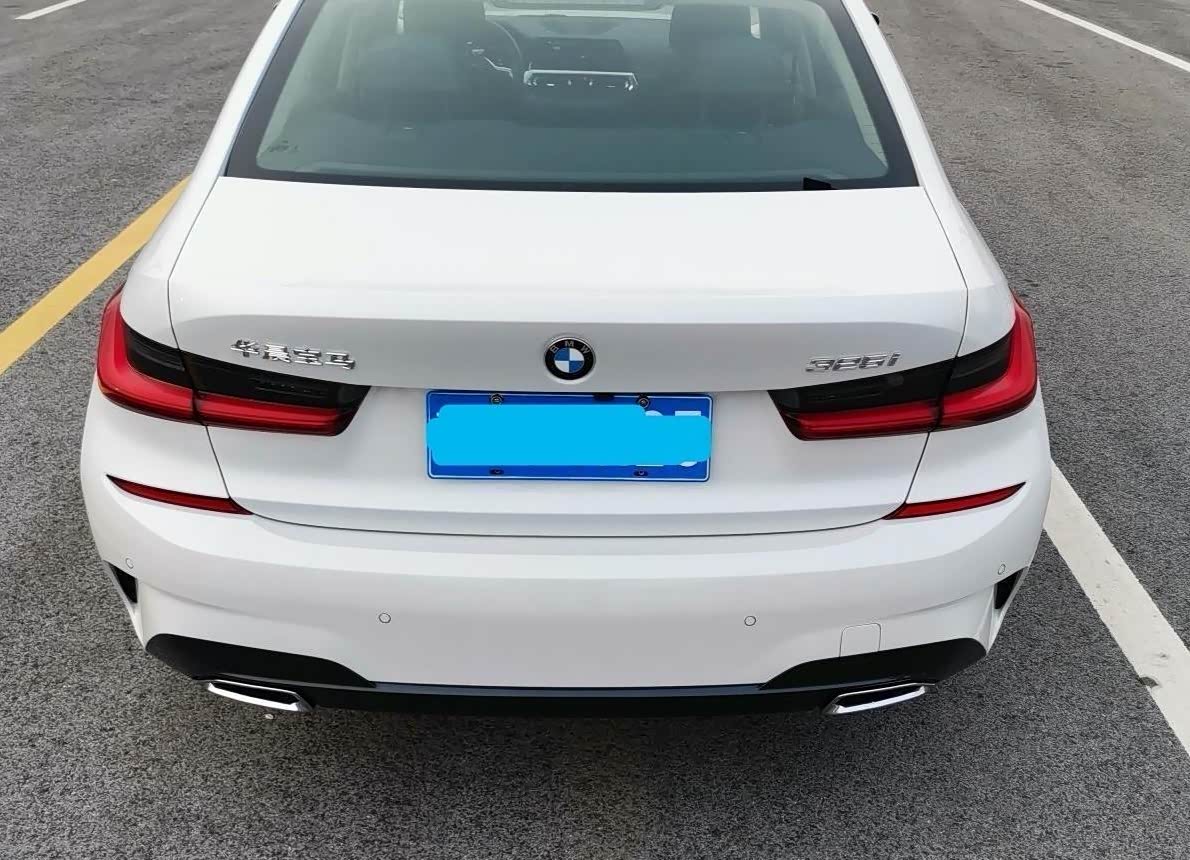 宝马326i很有运动感啊虽说前面有华晨但是还是高攀不起