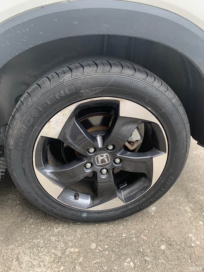 2017年先锋版缤智换轮胎