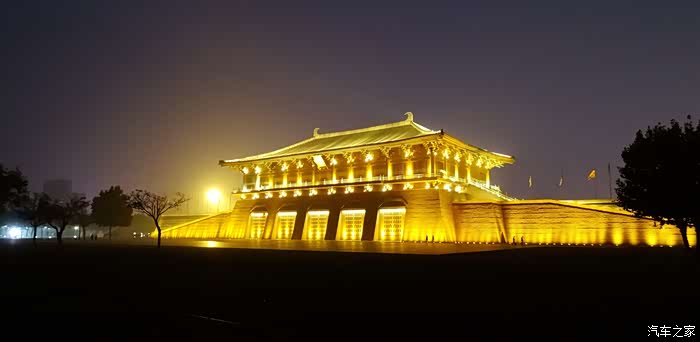 阴雨夜游大明宫,迷雾笼罩丹凤门