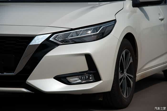 第十四代轩逸逸起幸福到店看车位试驾小天籁第十四代轩逸