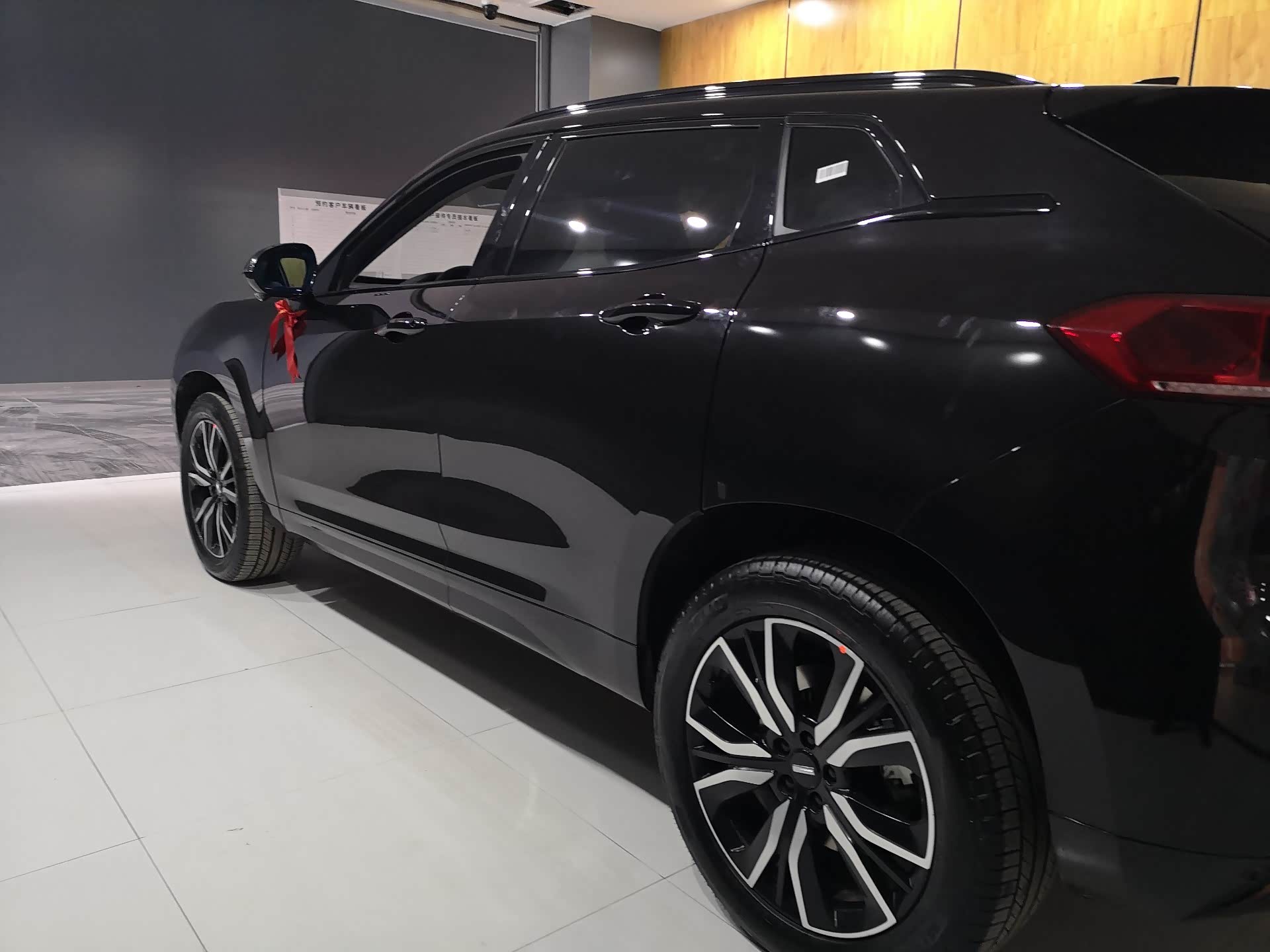 vv7顶配的1888万那款是不是有二种轮毂