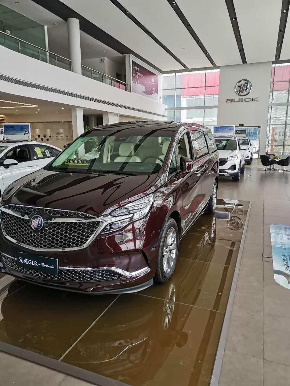 别克gl8艾维亚版本不比埃尔法香吗