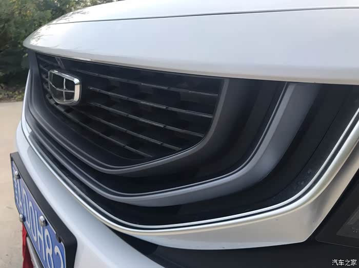 黑色的吉利车标,看上去还不错