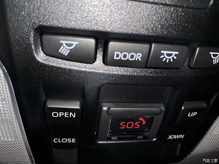 天窗上面那个door按键是干嘛用的