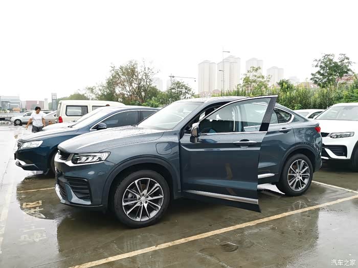 先发个简短的星越phev提车贴选车用车感受随后再写
