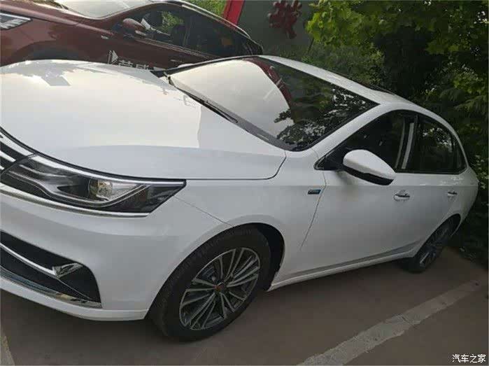 平民轿车荣威i6plus,高颜值,大空间