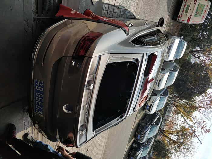 全国首台!新款大众cc改装电动尾翼