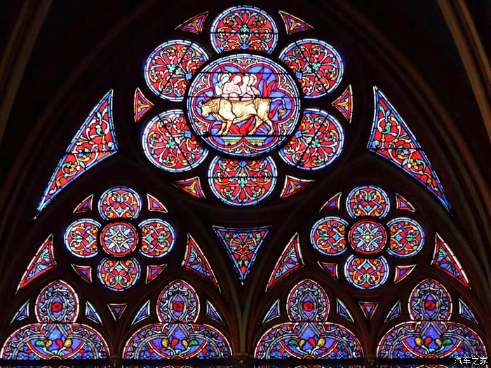 继续巴黎圣母院大教堂之旅欣赏下美丽的玻璃窗图案2