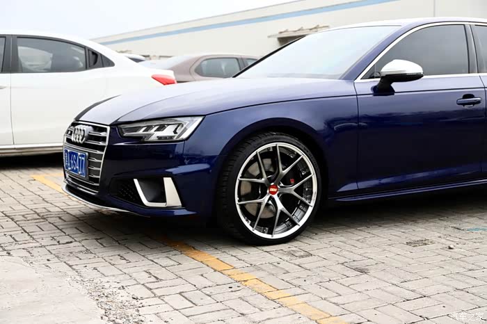 奥迪s4小改案例搭配bbsris轮毂附带精美效果图