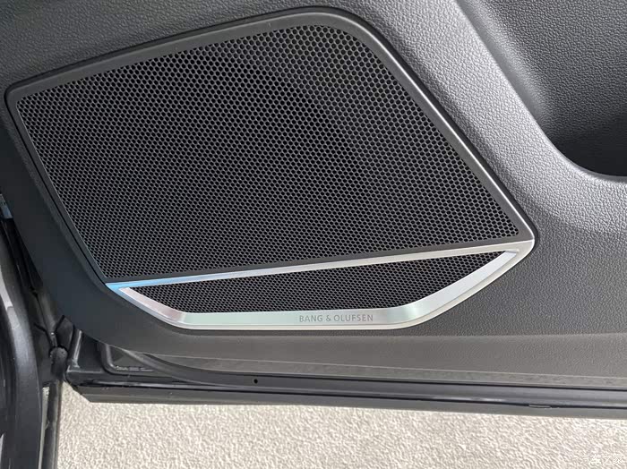 奥迪q340运动版加黑光包bo音响