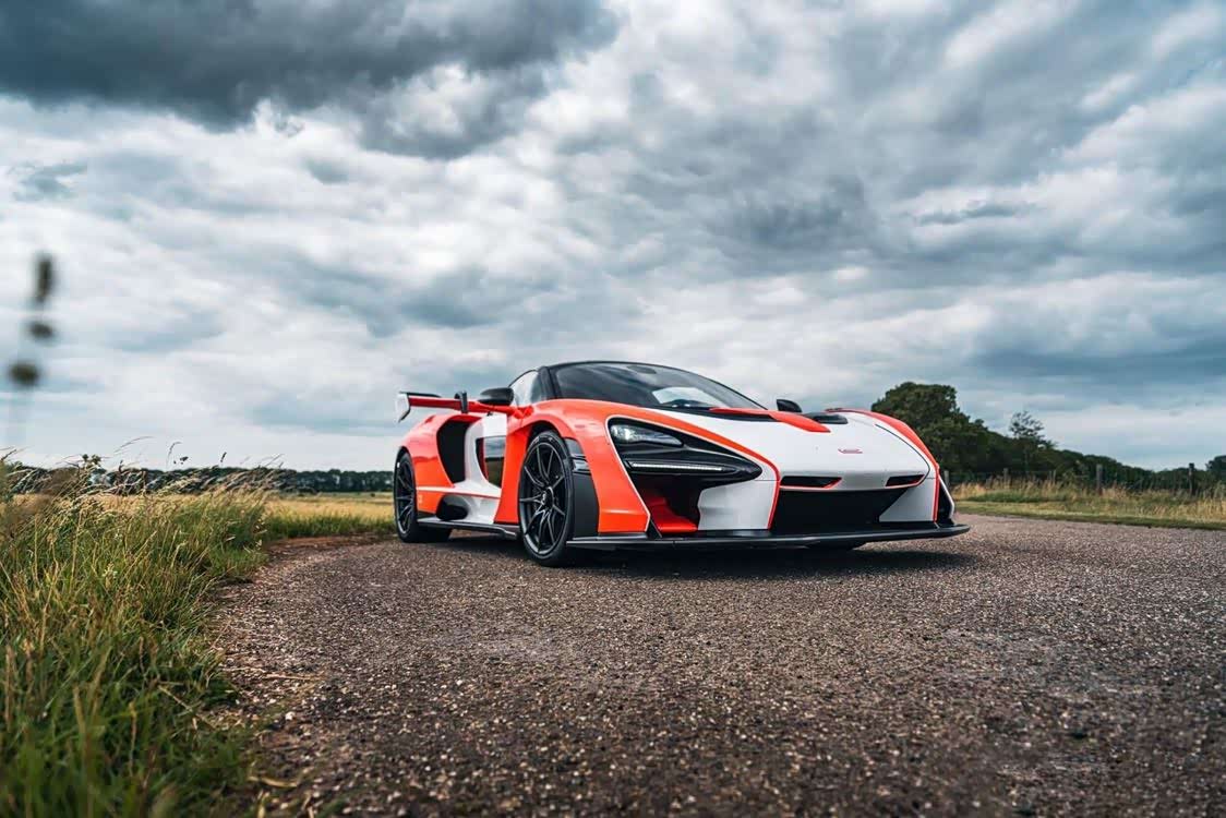 迈凯伦为了纪念车神,便推出了这台最高旗舰车型——迈凯伦塞纳.