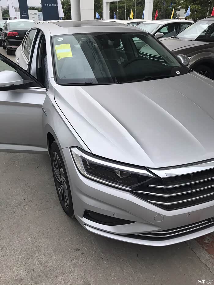 有没有哪位兄弟提2019速腾银色的车