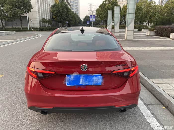 晒晒我的红色giulia不知道大家都选的什么颜色