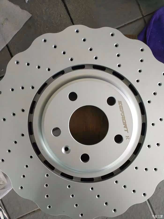 奥迪a6l刹车升级ecfront打孔梅花盘伊富兰特耐高温原厂替换碟