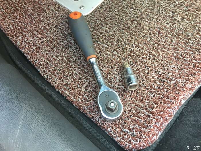 【图】为了内存卡,把座椅拆了_山东论坛_汽车之家论坛