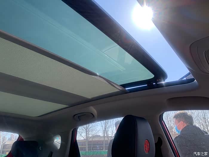 全景大天窗!豪华感十足!