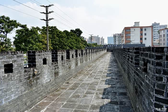 赏万景城楼品十二生肖雕塑之美