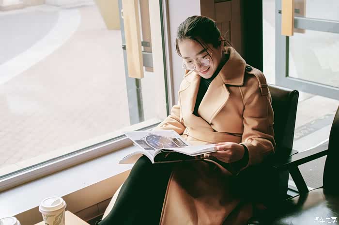 静下来喝一杯咖啡,看看书,享受此刻清闲和优雅,身心都很清爽.