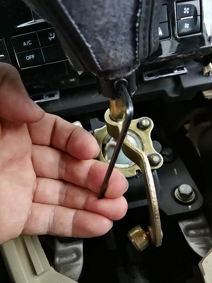 2011款20精英档把头掉了更换贴