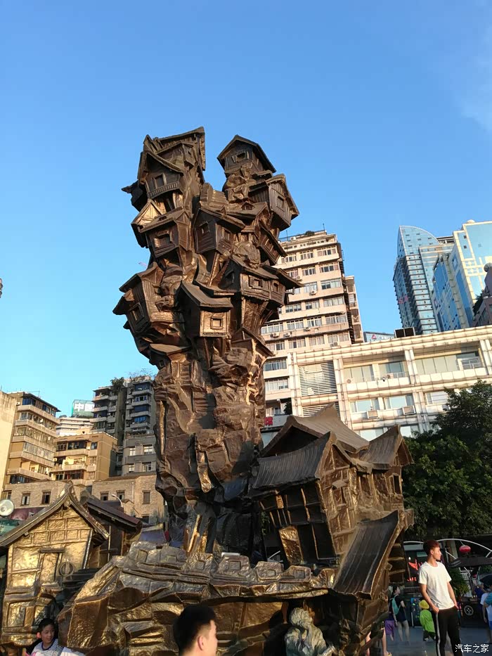 洪崖洞吊脚楼,这个模型,嗯,,也个商业区,可以买到玩意.