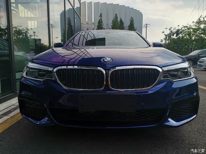 终于实现了自己的蓝天白云梦情迷进口宝马525i地中海蓝