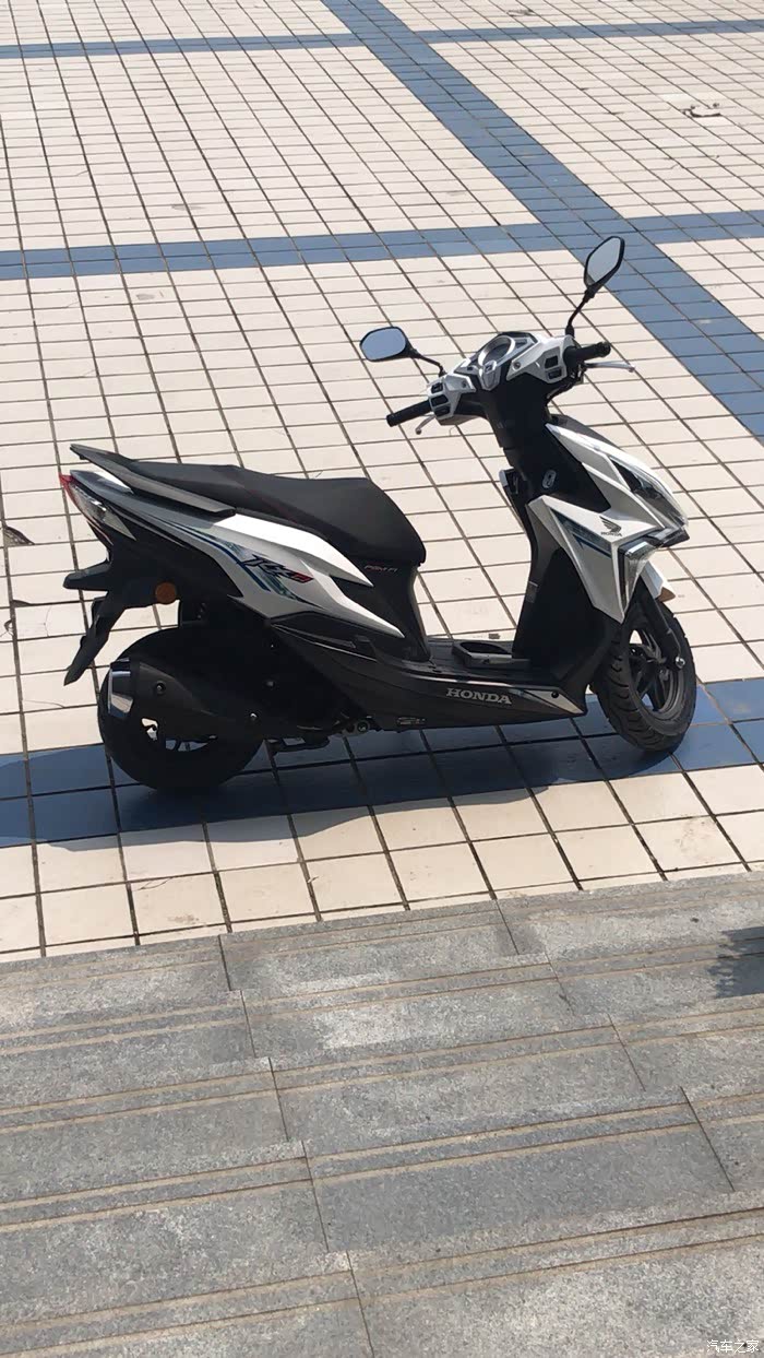 你的第一张照片@白色裂行