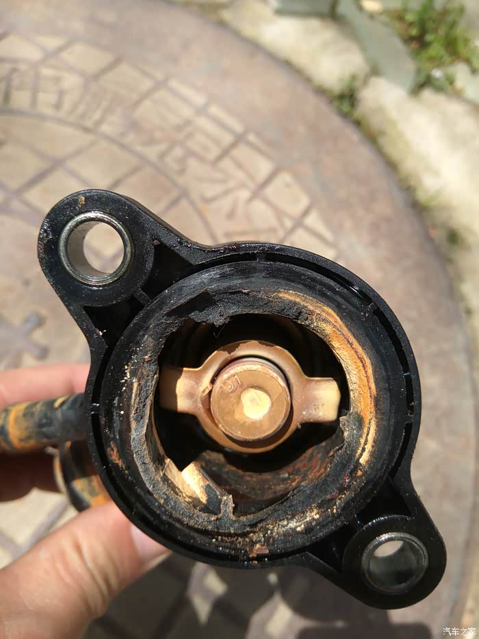 自己更换节温器,没专用工具太费劲