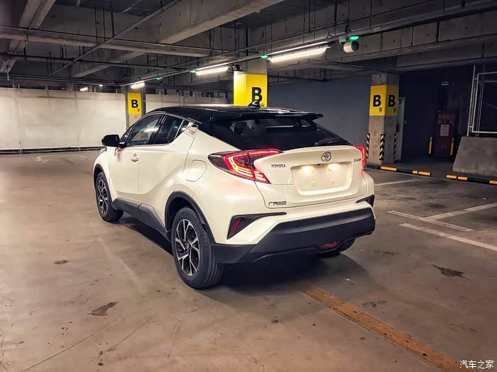 chr上市一周年2018款黑白双色豪华版国vi9000公里用车心得