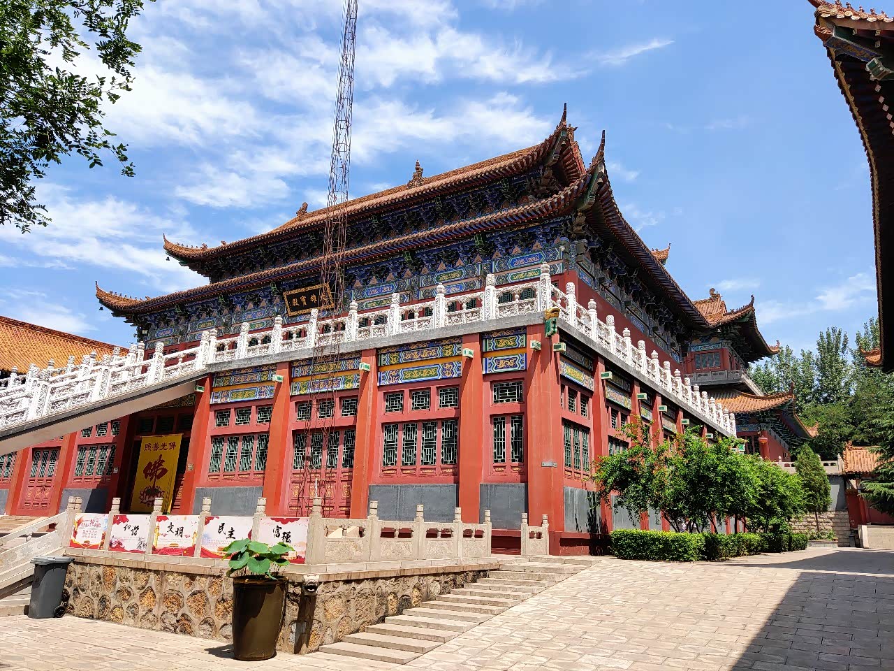 龙泉寺的大雄宝殿,藏经楼,鼓楼