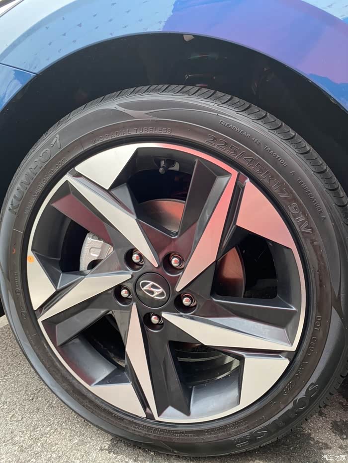 车子轮毂双色双拼,炫酷动感