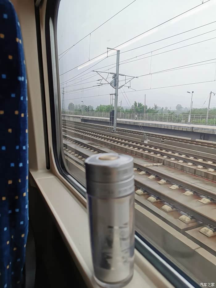 欣赏车窗外的景色