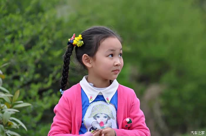 油菜花丛中捕捉孩子们天真烂漫的笑容