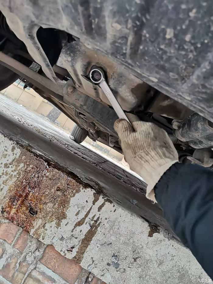 7年的老瑞纳,自己动手换轮胎