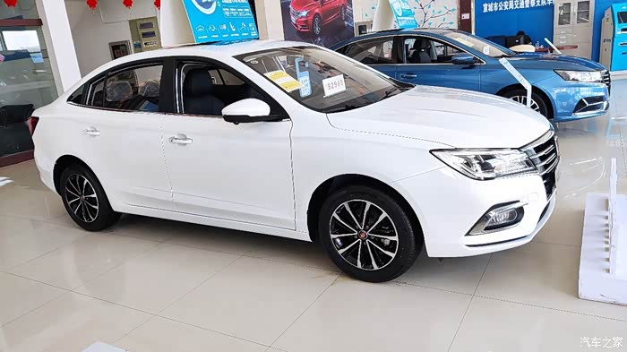 过来看新车顺便看看白色荣威i5